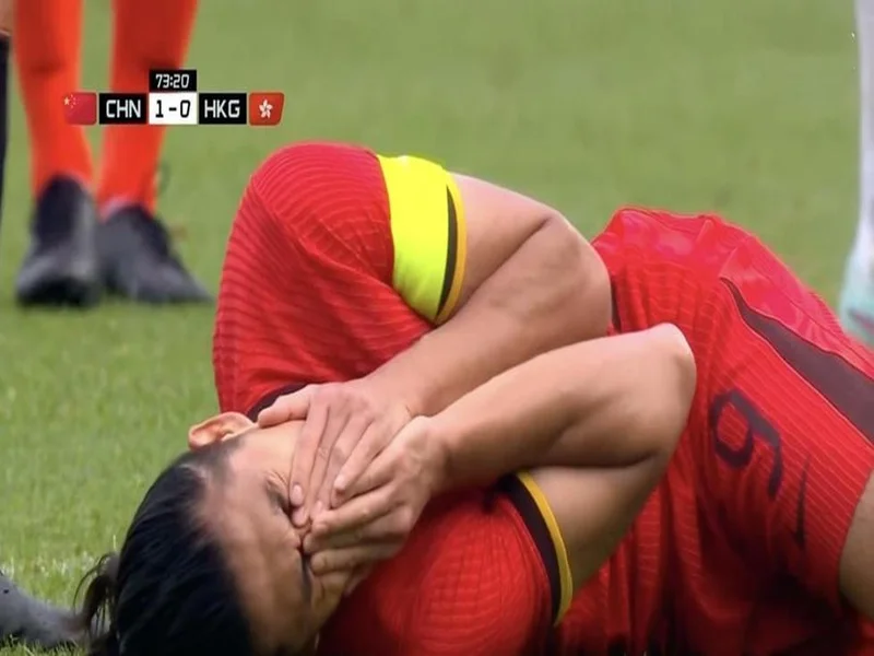 两度争议判罚!邓梦晔进球被吹越位,武汉女足遇门线悬案